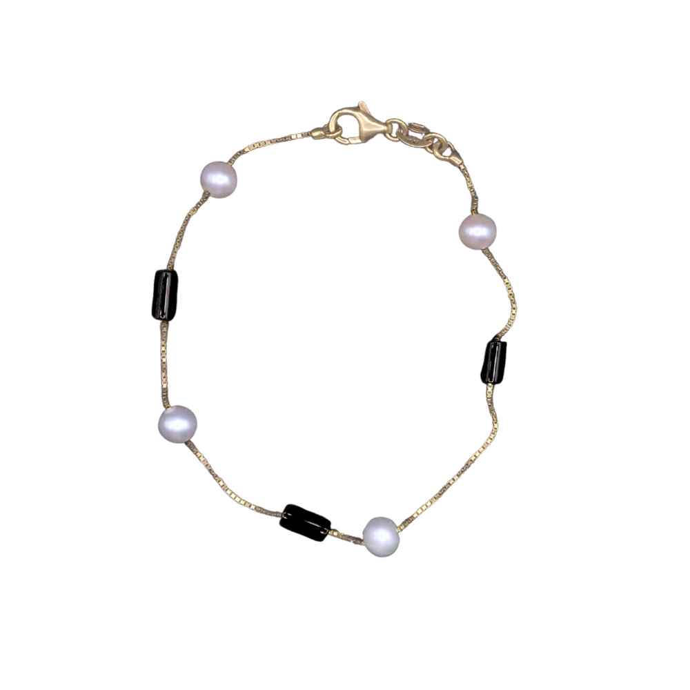 Onyx &amp; pearls bracelet